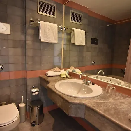 Hotell Mantenia Platanes (Rethymno)