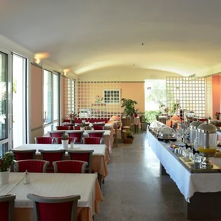 Hotell Mantenia 3*